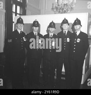 FINALE DU CONCOURS DE PREMIERS SOINS DE LA POLICE PORCHESTER HALL LONDRES 24 FÉVRIER 1960 Banque D'Images