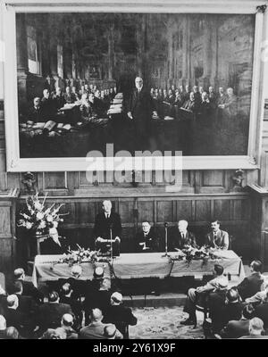 LE PREMIER MINISTRE HAROLD MACMILLAN S'ADRESSE AU PARLEMENT ET AUX SÉNATEURS À CAPETOWN MEETING3 FÉVRIER 1960 discours sur le « vent du changement » au Cap. Banque D'Images