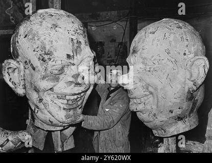 PAPIER-MACHE CHEFS DU PRÉSIDENT EISENHOWER (À GAUCHE) ET DU PREMIER MINISTRE SOVIÉTIQUE NIKITA KHROUCHTCHEV LE 24 JANVIER 1960 Banque D'Images