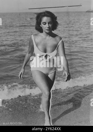 ELIZABETH TAYLOR EN MAILLOT DE BAIN PENDANT LE TOURNAGE DE ' SUDDEN , L'ÉTÉ DERNIER ' 4 JANVIER 1960 Banque D'Images