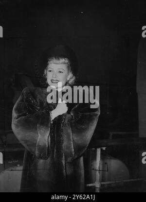 Arrivée à Southampton de New York à bord du Cunnard White Star Liner 'Queen Mary' est l'actrice Marjorie Reynold qui jouera dans le succès américain 'Burlesque' dans un théâtre du West End. 2 décembre 1947 Banque D'Images