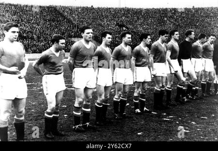 La dernière photo de Manchester United en équipe avant le crash aérien de Munich. De gauche à droite, Duncan Edwards, Eddie Colman, Mark Jones, Ken Morgans, Bobby Charlton, Dennis Viollet, Tommy Taylor, Billy Foulkes, Harry Gregg, Albert Scanlon, Roger Byrne. 6 février 1958. Banque D'Images