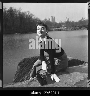 Audrey Hepburn lors d'une visite en 1952 à New York, aux États-Unis, où elle a joué dans Gigi on Broadway, New York 1952. Photographie de George Douglas Banque D'Images