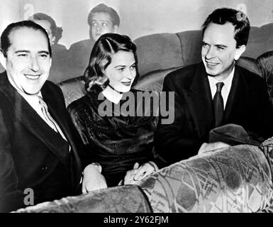 De gauche à droite : Roberto Rosellini, Ingrid Bergman et Dr Peter Lindstrom. Phot pris quand Bergman a été entaché à Peter Lindstrom son premier mari, mais elle a épousé les deux hommes dans sa vie. Non daté Banque D'Images