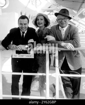 Jack Lemmon acteur américain avec le réalisateur Billy Wilder et son épouse Mme Wilder mai 1959 Banque D'Images