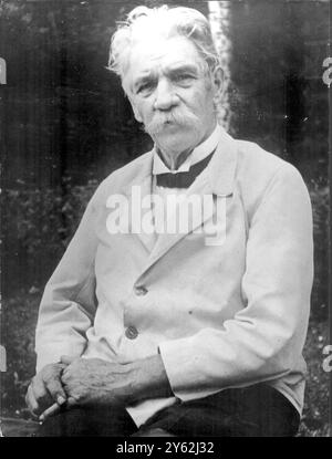 Dr Albert Schweitzer, éminent chirurgien missionnaire et fondateur du célèbre hôpital de Lambarene. 30 septembre 1955 Banque D'Images