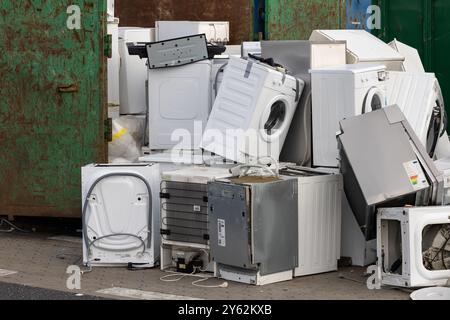 Poznan, Pologne. 30 octobre 2022. Pile de déchets électroniques prêts à être jetés Banque D'Images