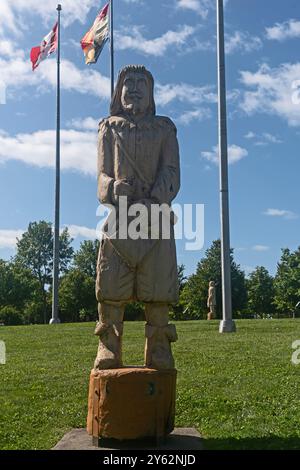 Statues en bois sculpté dans le parc Wolastoq, Saint John, Nouveau-Brunswick, Canada Banque D'Images