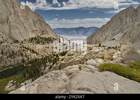 La vue sur la vallée du Mt. Whitney. Banque D'Images
