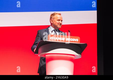 Liverpool, Royaume-Uni. 23 SEP, 2024. Gary Smith, du syndicat GMB, prend la parole à la conférence du Parti travailliste. Crédit Milo Chandler/Alamy Live News Banque D'Images