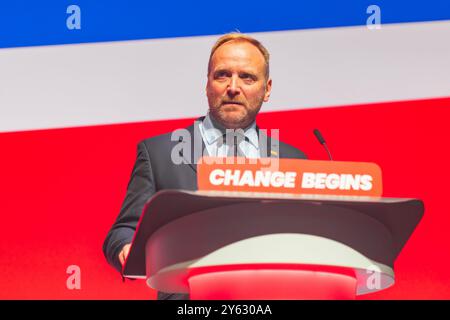 Liverpool, Royaume-Uni. 23 SEP, 2024. Gary Smith, du syndicat GMB, prend la parole à la conférence du Parti travailliste. Crédit Milo Chandler/Alamy Live News Banque D'Images