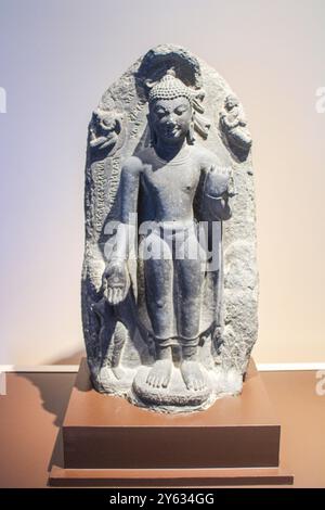 Bangkok, Thaïlande, Asie du Sud-est, Asie. Musée national de Bangkok. Bouddha debout donnant la bénédiction ou Varada Mudra. Inde, Pala CA 9ème siècle après JC. Banque D'Images