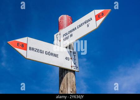 Panneau d'information à Ustrzyki Górne, Parc National de Bieszczady, réserve UNESCO - réserve de biosphère des Carpates orientales, montagnes des Carpates, Pologne, Europe de l'est. Banque D'Images