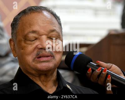 Racine, Wisconsin, États-Unis. 23 septembre 2024. Ses yeux se fermaient parfois, Rev. JESSE JACKSON prend la parole lors d’un rassemblement Get Out the vote à l’église Christ Chapel à racine, Wisconsin, lundi 23 septembre 2024. Le rassemblement a été parrainé par son opération Push/Rainbow Coalition. (Crédit image : © Mark Hertzberg/ZUMA Press Wire) USAGE ÉDITORIAL SEULEMENT! Non destiné à UN USAGE commercial ! Crédit : ZUMA Press, Inc/Alamy Live News Banque D'Images