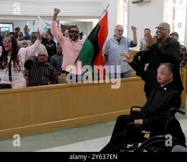 Racine, Wisconsin, États-Unis. 23 septembre 2024. RÉV. JESSE JACKSON, assis dans un fauteuil roulant, est montré après avoir pris la parole lors d'un rassemblement Get Out the vote à Christ Chapel Church à racine, Wisconsin lundi 23 septembre 2024. Le rassemblement a été parrainé par son opération Push/Rainbow Coalition. (Crédit image : © Mark Hertzberg/ZUMA Press Wire) USAGE ÉDITORIAL SEULEMENT! Non destiné à UN USAGE commercial ! Crédit : ZUMA Press, Inc/Alamy Live News Banque D'Images