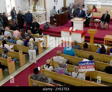 Racine, Wisconsin, États-Unis. 23 septembre 2024. Assis dans un fauteuil roulant, Rev. JESSE JACKSON est montré après avoir pris la parole lors d'un rassemblement Get Out the vote à Christ Chapel Church à racine, Wisconsin lundi 23 septembre 2024. Le rassemblement a été parrainé par son opération Push/Rainbow Coalition. (Crédit image : © Mark Hertzberg/ZUMA Press Wire) USAGE ÉDITORIAL SEULEMENT! Non destiné à UN USAGE commercial ! Crédit : ZUMA Press, Inc/Alamy Live News Banque D'Images