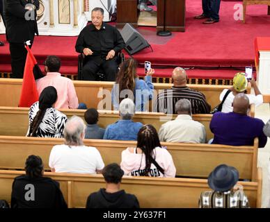 Racine, Wisconsin, États-Unis. 23 septembre 2024. Assis dans un fauteuil roulant, Rev. JESSE JACKSON est montré après avoir pris la parole lors d'un rassemblement Get Out the vote à Christ Chapel Church à racine, Wisconsin lundi 23 septembre 2024. Le rassemblement a été parrainé par son opération Push/Rainbow Coalition. (Crédit image : © Mark Hertzberg/ZUMA Press Wire) USAGE ÉDITORIAL SEULEMENT! Non destiné à UN USAGE commercial ! Crédit : ZUMA Press, Inc/Alamy Live News Banque D'Images