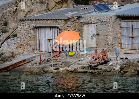 Cabanes à bateaux, es Portitxol, municipalité de Sant Joan de Labritja, Ibiza, Îles Baléares, Espagne. Banque D'Images
