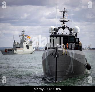 Troia (Portugal), 22/09/2023. Repmus 2023 et l'exercice Dynamic Messenger de l'OTAN. Sur l'image, le patrouilleur furor (P-46) et la Royal Navy Patick Blackett X01. Photo : Ignacio Gil. Archdc. Crédit : album / Archivo ABC / Ignacio Gil Banque D'Images