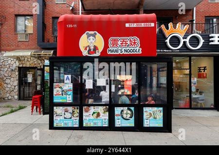 Maxi's Noodle 雲吞妹, 135-11 38th Ave, Flushing, New York. Photo d'un restaurant wonton chinois cantonais de style Hong Kong sur la façade d'une boutique de New York. nouilles maxis 紐約 Banque D'Images