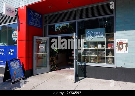 Eglance Bookstore 一格文創書店, 133-47 41st Ave, Flushing, New York. Photo de vitrine de NYC d'une librairie chinoise dans le comté de Queens. 一格文创书店 Banque D'Images
