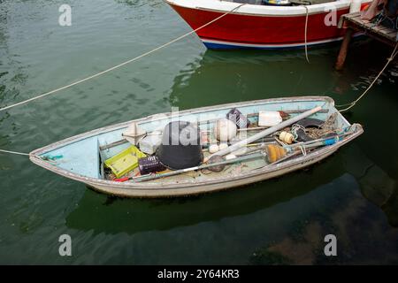 Bateaux de pêche sur les rives du Lez à Palavas les Flots en France Banque D'Images