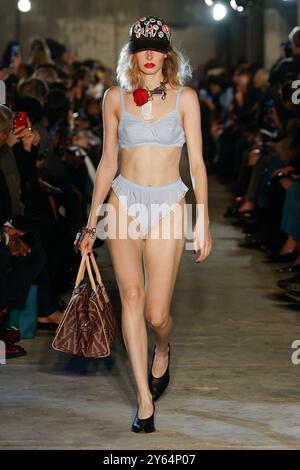 Paris, Frankreich. 23 septembre 2024. Défilé VAQUERA printemps/été 2025 lors de la Fashion week de Paris le 2024 septembre - Paris, France, 23/09/2024 crédit : dpa/Alamy Live News Banque D'Images