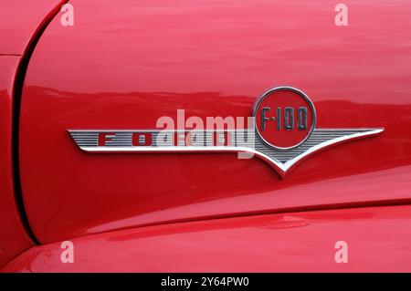 motif camionnette ford f100 rouge vintage Banque D'Images