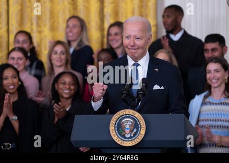 Washington, Vereinigte Staaten. 23 septembre 2024. Le président des États-Unis Joe Biden accueille le Gotham F.C. à la Maison Blanche à Washington, DC pour célébrer leur saison de championnat 2023, le 23 septembre 2024. Crédit : Chris Kleponis/CNP/dpa/Alamy Live News Banque D'Images