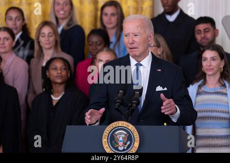 Washington, Vereinigte Staaten. 23 septembre 2024. Le président des États-Unis Joe Biden accueille le Gotham F.C. à la Maison Blanche à Washington, DC pour célébrer leur saison de championnat 2023, le 23 septembre 2024. Crédit : Chris Kleponis/CNP/dpa/Alamy Live News Banque D'Images