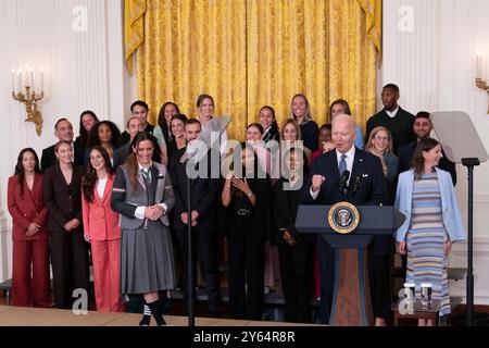 Washington, Vereinigte Staaten. 23 septembre 2024. Le président des États-Unis Joe Biden accueille le Gotham F.C. à la Maison Blanche à Washington, DC pour célébrer leur saison de championnat 2023, le 23 septembre 2024. Crédit : Chris Kleponis/CNP/dpa/Alamy Live News Banque D'Images