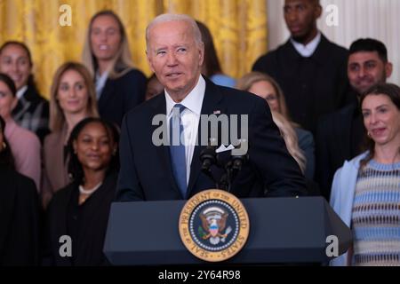 Washington, Vereinigte Staaten. 23 septembre 2024. Le président des États-Unis Joe Biden accueille le Gotham F.C. à la Maison Blanche à Washington, DC pour célébrer leur saison de championnat 2023, le 23 septembre 2024. Crédit : Chris Kleponis/CNP/dpa/Alamy Live News Banque D'Images