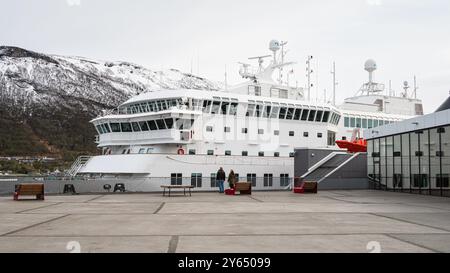 Tromsoe centre-ville et port, lors d'un matin ensoleillé de printemps, Norvège Banque D'Images