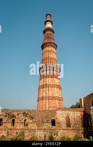 Qutb Minar / Qutub Minar / Qutab Minar, tour de minaret au complexe Qutab Minar, site du patrimoine mondial de l'UNESCO à New Delhi, Inde Banque D'Images