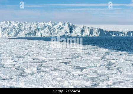 Glacier Hockstetter et banquise, Bjornsundet, île du Spitzberg, archipel du Svalbard, Norvège Banque D'Images