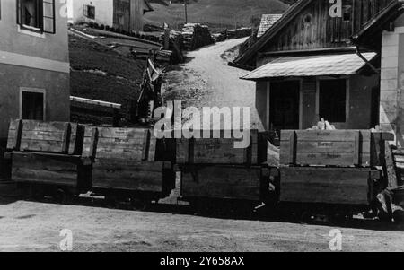 Butin de guerre nazi dans les mines de sel d'Altaussee . Caisses contenant des bombes qui allaient détruire les trésors d'art. Banque D'Images