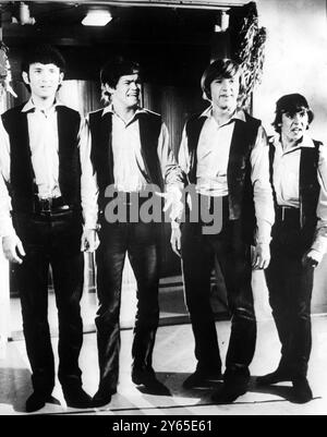 Membres du groupe pop Monkees en 1966. De gauche à droite Mike Nesmith , Mickey Dolenzz , Peter Tork et Davy Jones Banque D'Images