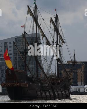 Aldalucia réplique du 15ème siècle de Galeon espagnol remontant la Tamise le 23 septembre 2024 le navire, construit pour la première fois en 2009, a été l'œuvre de la technologie «originale et innovante» utilisée pour créer une réplique du navire qui a mis les voiles pour la première fois en 1492. Le navire reliait l'Andalousie à l'Amérique et à l'Asie, transportant des marchands, des marins et des commerçants sur trois continents Banque D'Images