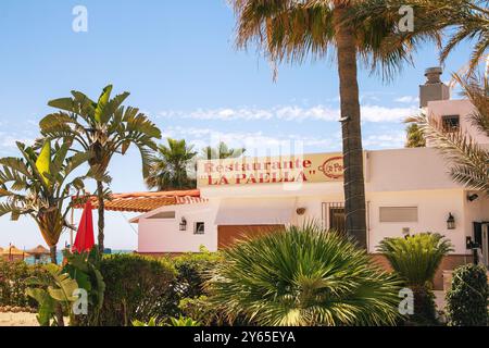 TORREMOLINOS, ESPAGNE, Andalousie 20 mai 2019. Paysages urbains, Resorts, façades, promenades, architecture, rues. Restaurante la Paella à la plage sur Costa Banque D'Images