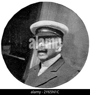 Luís Augusto Pinto de Soveral : le premier et unique marquis Soveral , né le 28 mai 1851 et mort le 5 octobre 1922, était un diplomate portugais et ami du roi Édouard VII , vu ici pendant la Cowes week et la Royal London Yacht Club Regatta . 9 août 1913 Banque D'Images