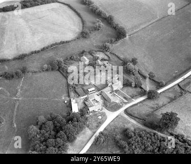 Vue aérienne de Garner's Farm, Troy Town, Edenbridge, Kent, Angleterre 15 septembre 1962 Banque D'Images