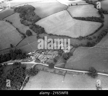 Vue aérienne de Garner's Farm, Troy Town, Edenbridge, Kent, Angleterre 15 septembre 1962 Banque D'Images
