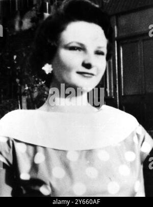 Écolière toujours disparue. La police essaie toujours de trouver Isabelle Cooke, une écolière de 17 ans, qui a disparu sur son chemin pour danser à North Mount Vernon , dans le Lanarkshire . 8 janvier 1958 Banque D'Images