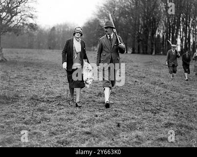 Lady Curzon a fusillé à Hackwood Park, près de Bashingstoke. Lady Curzon et Lord Cochrane. 13 décembre 1926 Banque D'Images