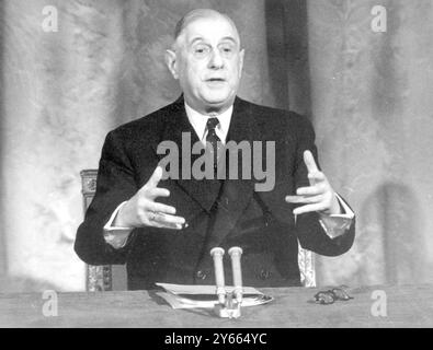 Le président Charles de Gaulle lors d'une conférence de presse, après avoir annoncé son opposition à l'entrée de la Grande-Bretagne dans le marché commun le 15 janvier 1963 Banque D'Images