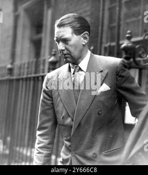 Le 8e comte Fitzwilliam quitte le 10 Downing Street après sa visite à M. Attlee. 15 avril 1946 Banque D'Images