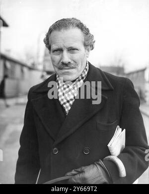 Sir Mortimer Wheeler archéologue et personnalité du programme TV 'animal, végétal, minéral ?' Aéroport de Londres - 28 janvier 1955 Banque D'Images