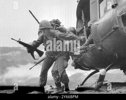 Une vallée de Shau, Sud Vietnam : de nouveaux combats ont éclaté sur 'Hamburger Hill'. 24 mai 1969 Banque D'Images