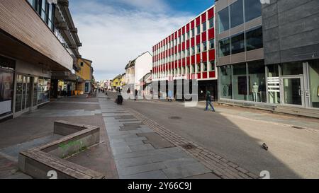 Tromsoe centre-ville et port, lors d'un matin ensoleillé de printemps, Norvège Banque D'Images