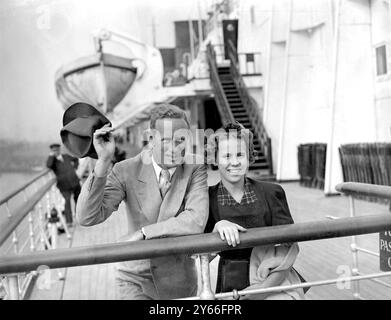 Leslie Howard acteur de cinéma britannique et sa fille Leslie Southhampton. 30 août 1937 Banque D'Images